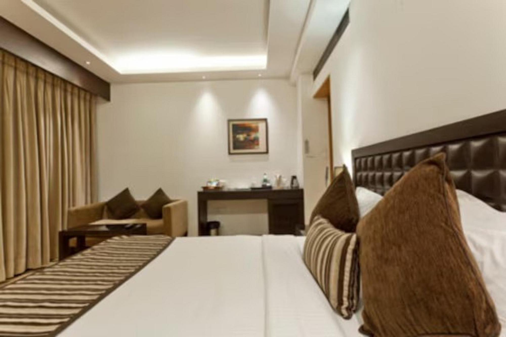 ניו דלהי Hotel Saket 27 מראה חיצוני תמונה